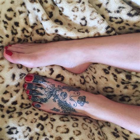 Rahyndee James. Feet 